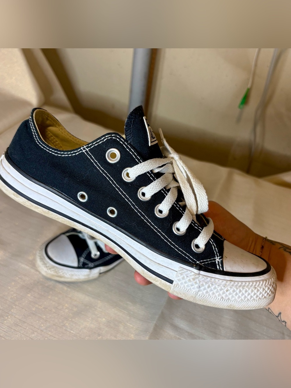 Converse Chuck Taylor Sneakers Women’s Size 7.5 / Men’s 5.5 - Picture 3 of 6